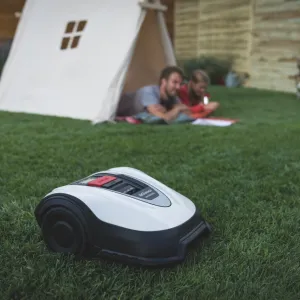 🎧 HIT, KTERÝ TĚ ROZSEKÁ: Vyhraj robotickou sekačku za jeden song!