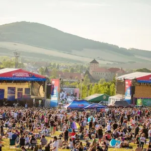 Hrady CZ míří na Švihov! Dorazí Mirai, Daniel Landa, Rybičky 48 i Mig 21. V sobotu tam potkáte i Hitrádio FM Plus