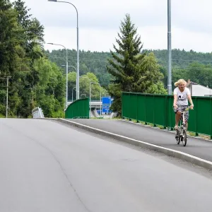 Z centra Plzně na Lochotín se i na kole dostaneme bezpečně