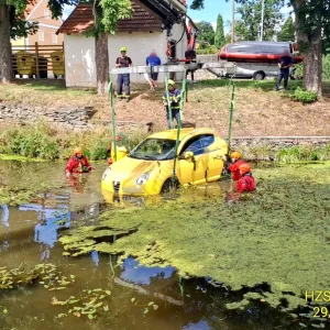 Kdepak to parkuješ, autíčko?