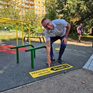 V Plzni Bolevci vyrostlo nové workoutové hřiště
