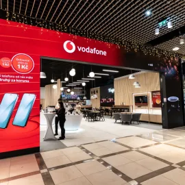 V Karlových Varech najdeme netradiční spojení kavárny s prodejnou Vodafon