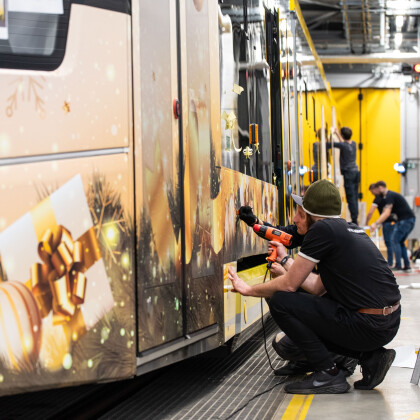 O víkendu v Plzni vyjede vánoční tramvaj