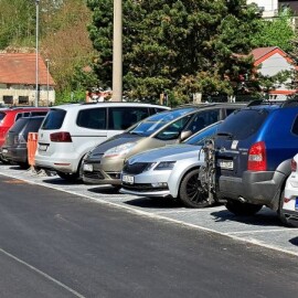 V Karlových Varech v Rolavské přibyla nová parkovací místa