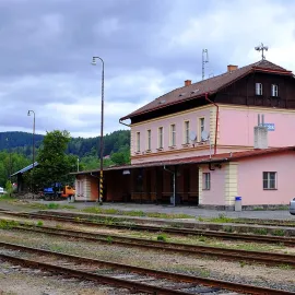 Mezi obcemi Nejdek a Potůčky opět vyjedou vlaky