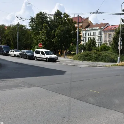 Plzeň opraví Husovo náměstí, přibyde i nová světelná signalizace