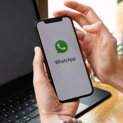 Brusel chce kontrolovat soukromé zprávy na WhatsAppu a Messengeru