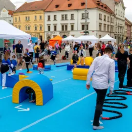 IV. ROČNÍK AKCE #JETOTU - letos v barvách safíru
