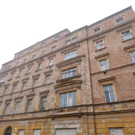 Nechvalně proslulý dům v Plzni se dočkal rekonstrukce