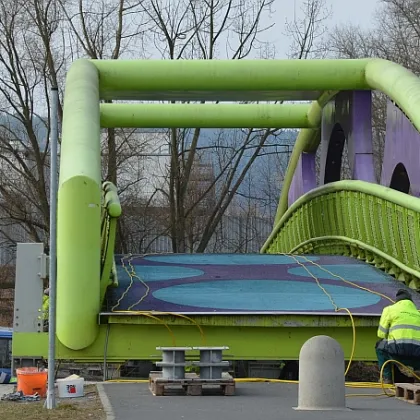 V pátek bude uzavřena lávka na Meandru v Karlových Varech