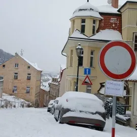 Některé ulice v Karlových Varech jsou nesjízdné